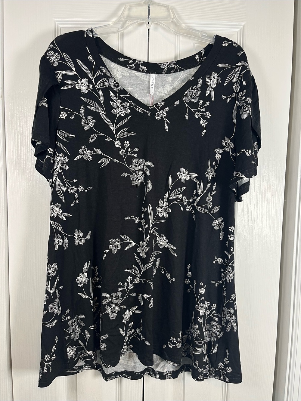Black Floral V-Neck Short Sleeve Tee by Cathy